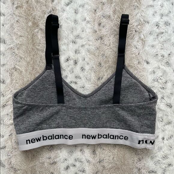 [m] New Balance Classic Logo Heathered Grey Padded Medium Support Sports Bra - Picture 12 of 13